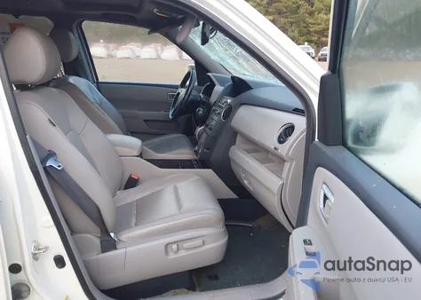 2015 Honda Pilot Touring z USA, uszkodzony, nr VIN 5FNYF3H92FB013641